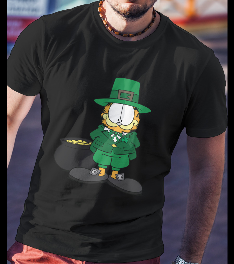 Garfield St. Patrick's Day Leprechaun With Pot Of Gold T-Shirt