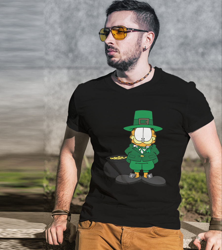 Garfield St. Patrick's Day Leprechaun With Pot Of Gold T-Shirt