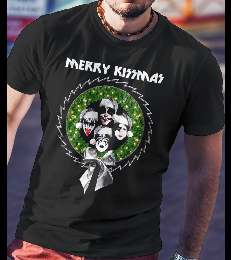 Merry Kissmas With Iconic Rock Band Faces In Festive Santa Hats Wreath T-Shirt