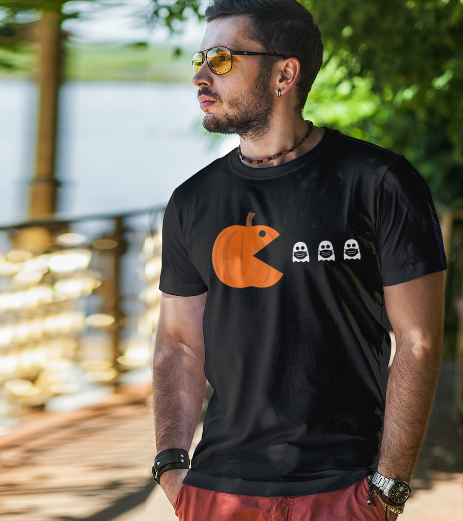 Pac-Man Pumpkin Eating Ghosts Funny Halloween Men's T-Shirt