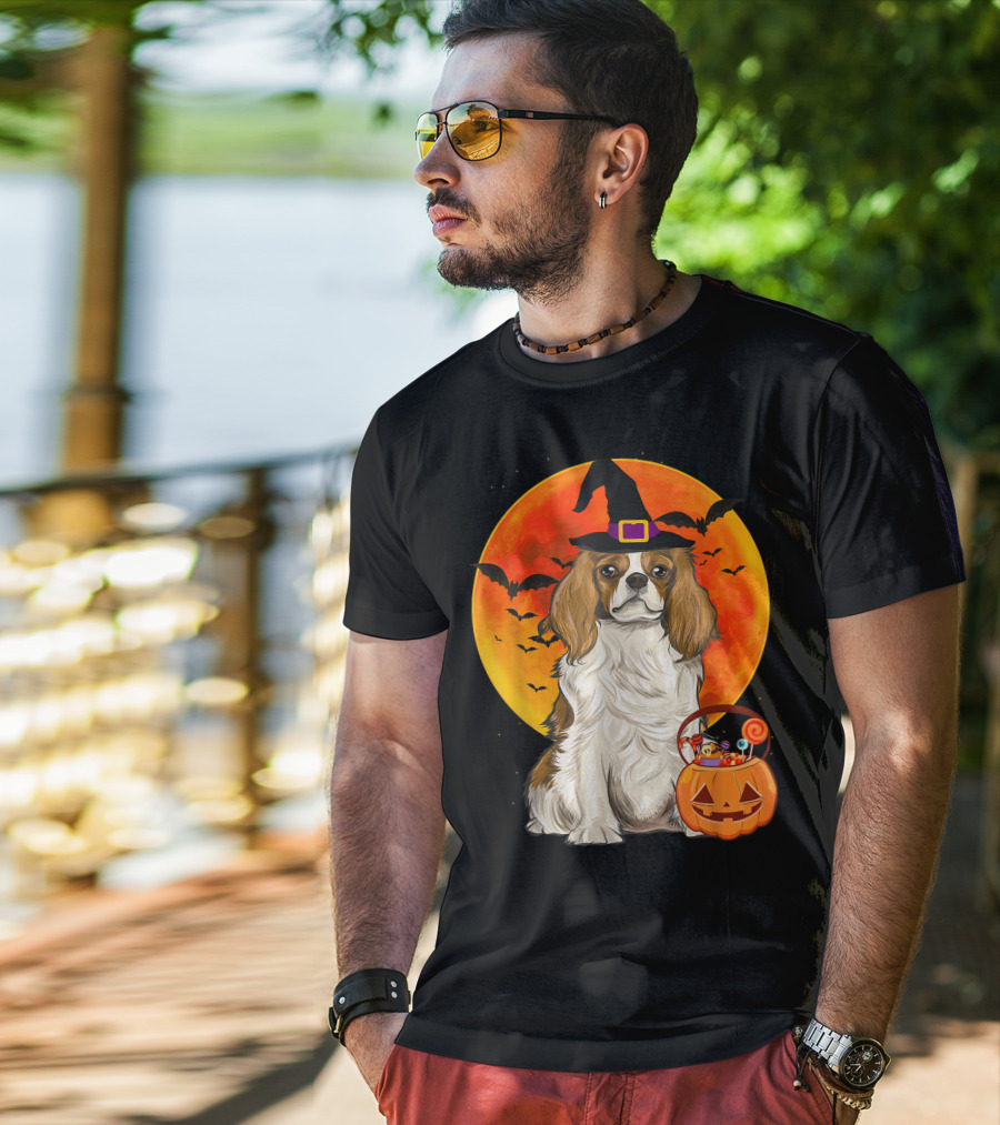 Halloween Cavalier Charles Spaniel With Pumpkin And Bats T-Shirt