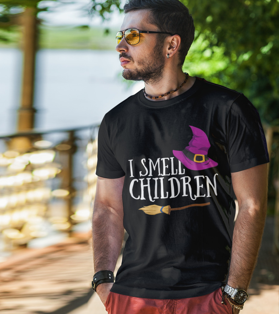 I Smell Children Halloween Witch Hat And Broom T-Shirt