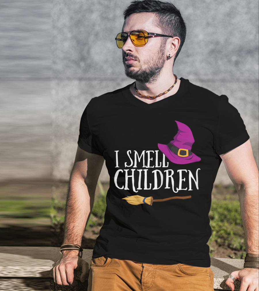 I Smell Children Halloween Witch Hat And Broom T-Shirt