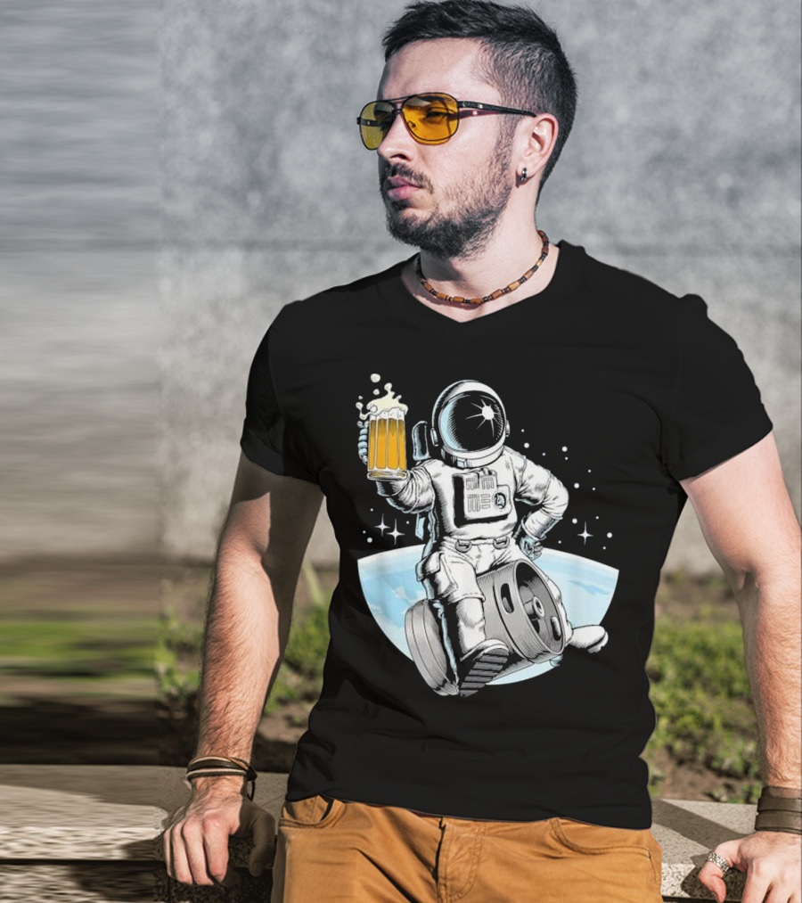 Beer Drinking Astronaut Holding A Mug Of Beer In Space With Stars And Earth Background T-Shirt