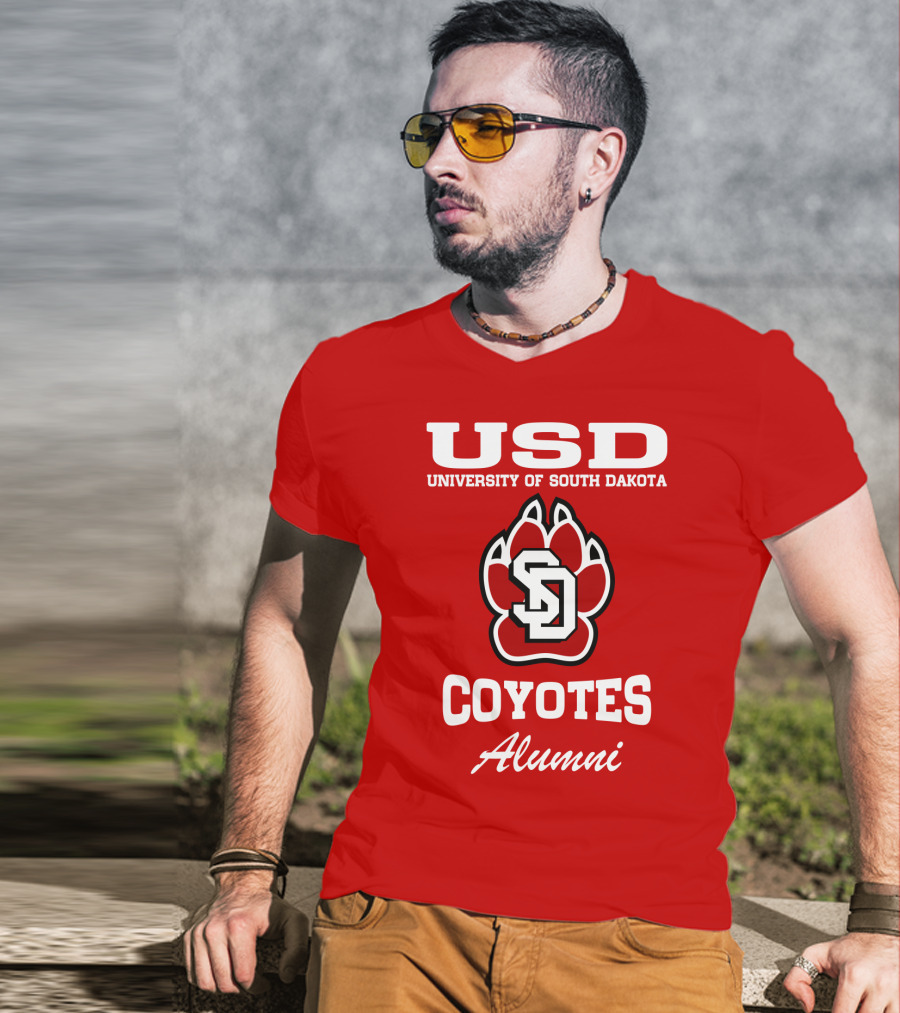 USD University Of South Dakota Coyotes Alumni T-Shirt