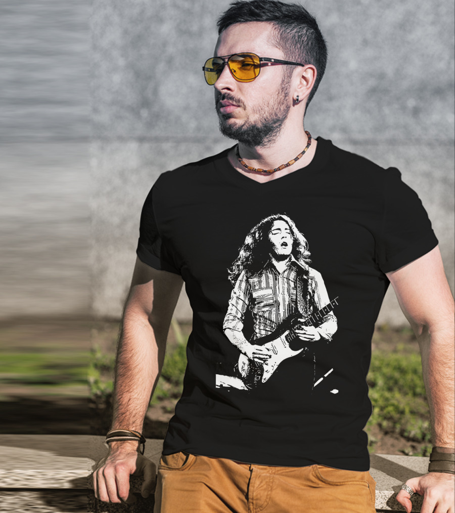 Rory Gallagher Guitarist Vintage Retro Style T-Shirt