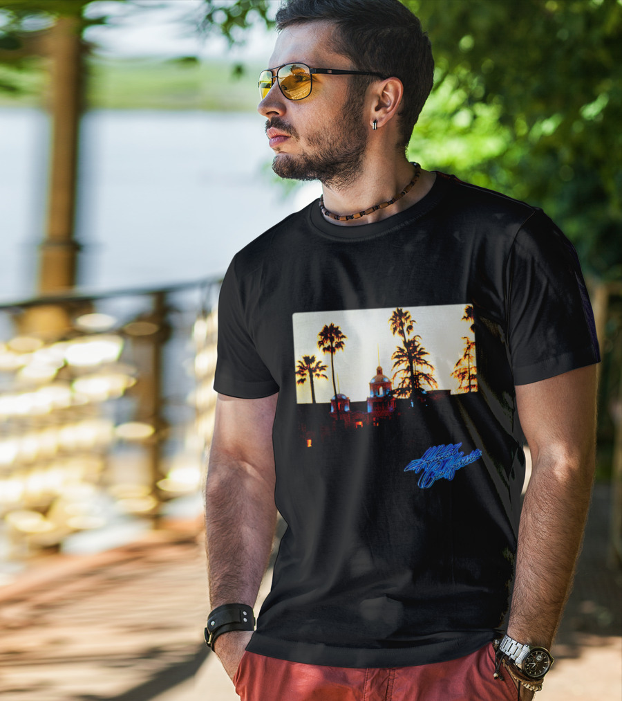 Hotel California Night Scene With Palm Trees And Neon Style T-Shirt