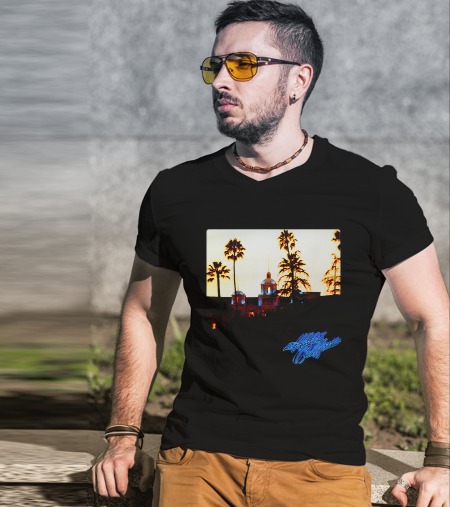 Hotel California Night Scene With Palm Trees And Neon Style T-Shirt