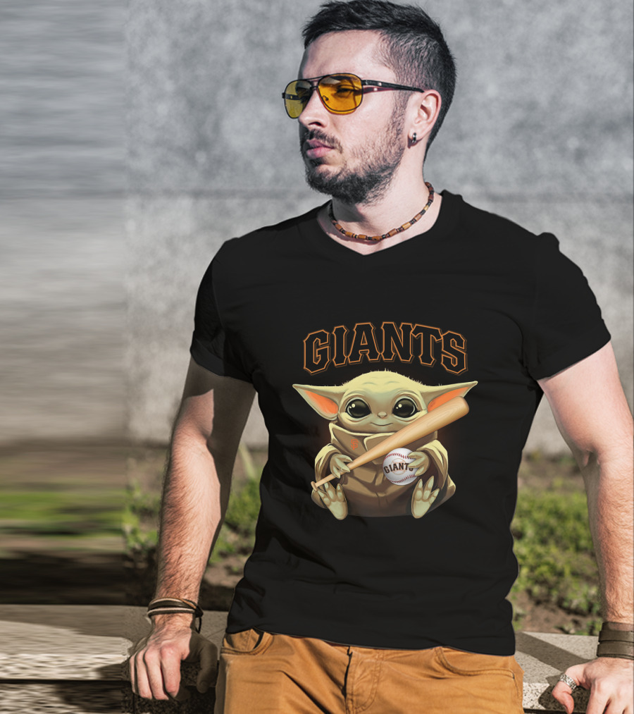 San Francisco Giants Baby Yoda With Baseball And Bat T-Shirt