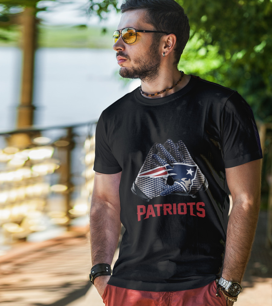 New England Patriots Nfl Logo Gloves Patriots T-Shirt