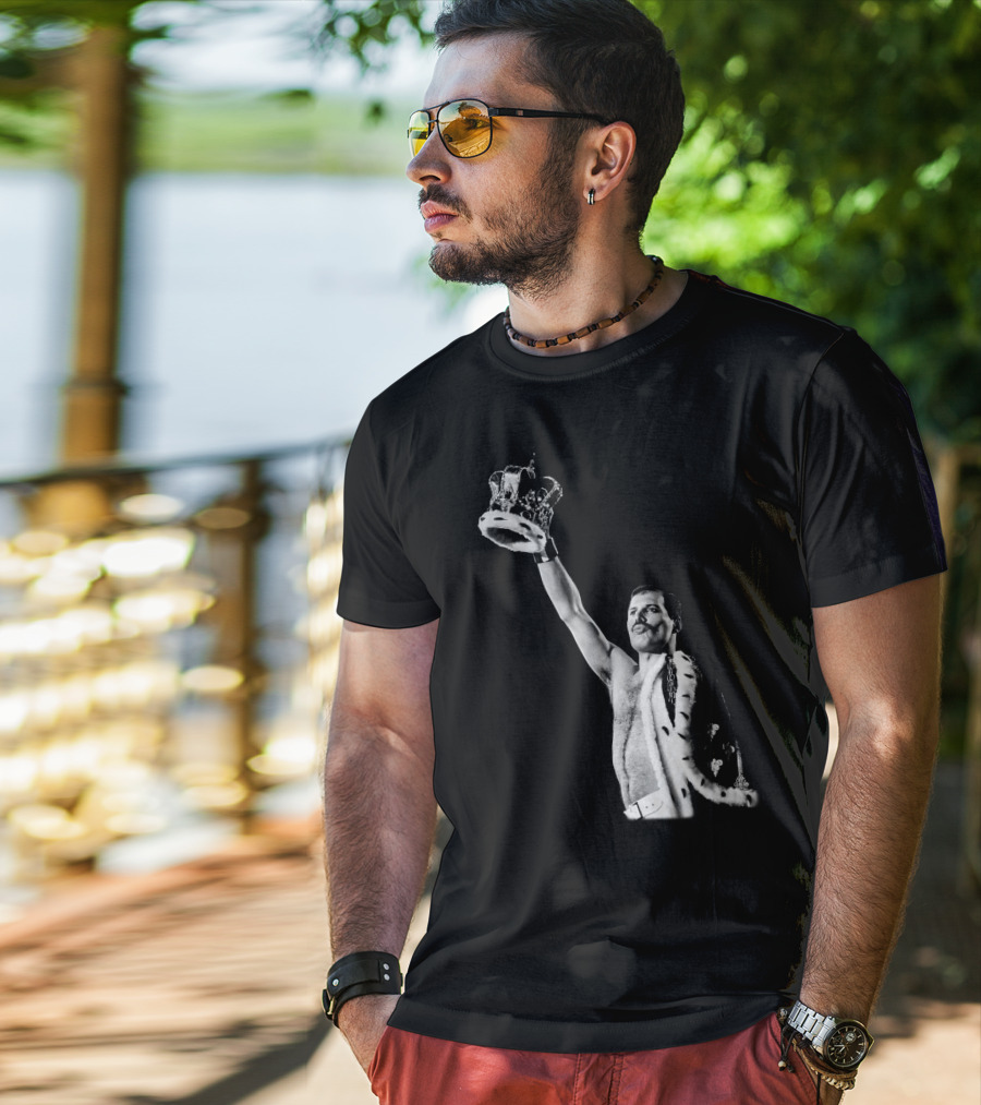Qun Freddie Mercury Raising Crown Iconic Moment T-Shirt