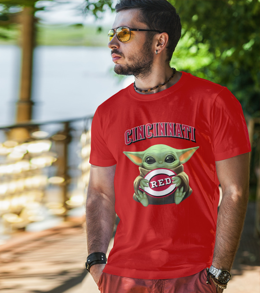 Cincinnati Reds Baby Yoda T-Shirt