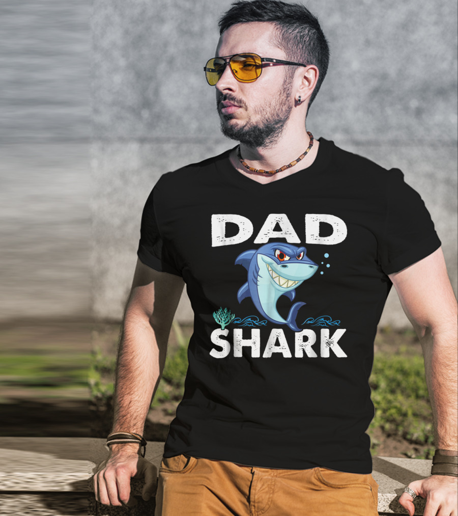 Dad Shark Awesome Funny Family Shark Fierce Cartoon T-Shirt