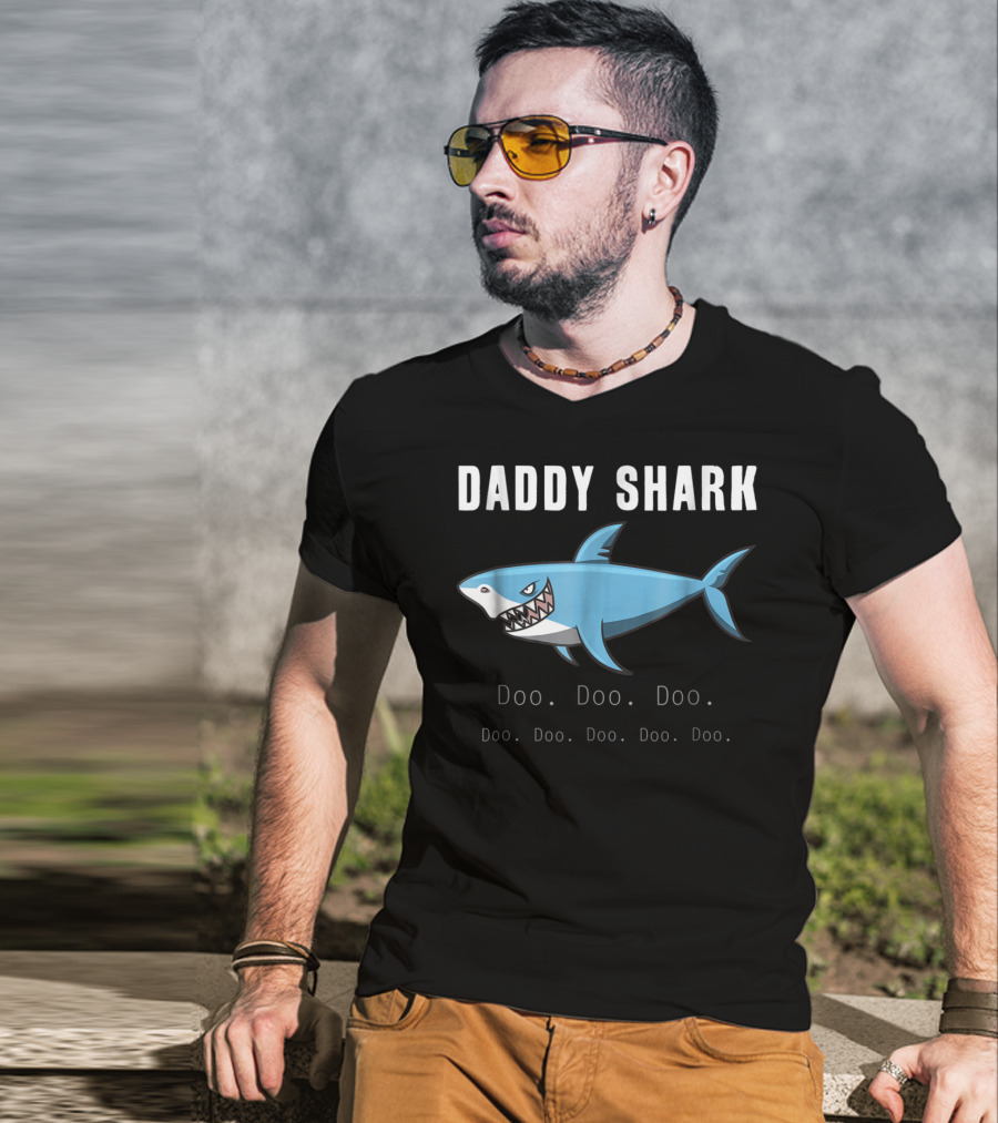 Daddy Shark Doo Doo Doo Funny Shark Family Dad T-Shirt