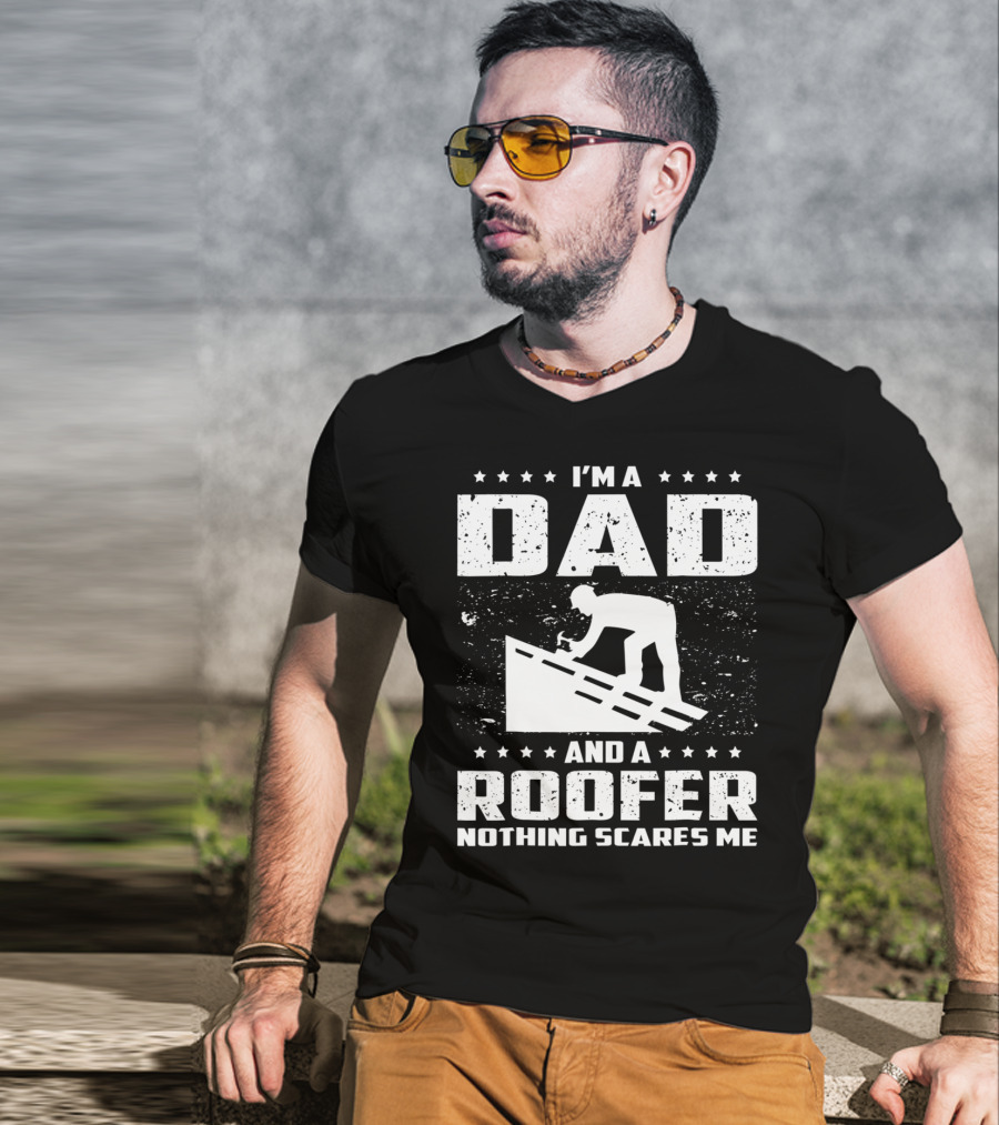 I'm A Dad And A Roofer Nothing Scares Me T-Shirt