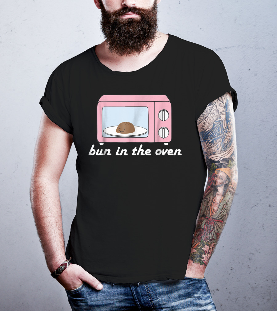 Bun In The Oven Expecting Baby Announcement Pink Microwave T-Shirt