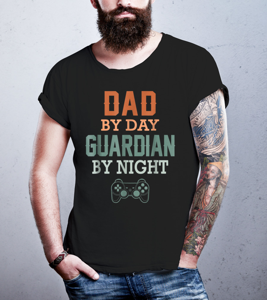 DAD BY DAY GUARDIAN BY NIGHT Gaming Controller T-Shirt