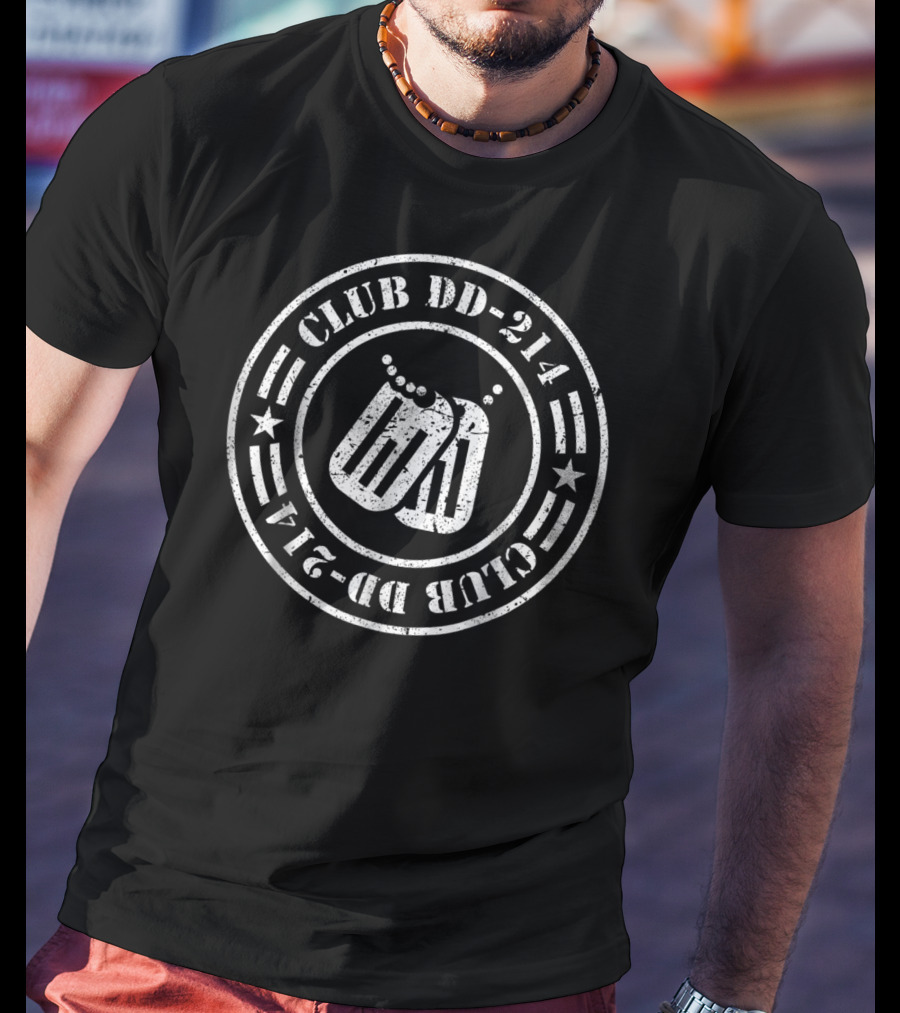 Club DD214 USA Dad Grandpa Veterans Day Military Dog Tags T-Shirt