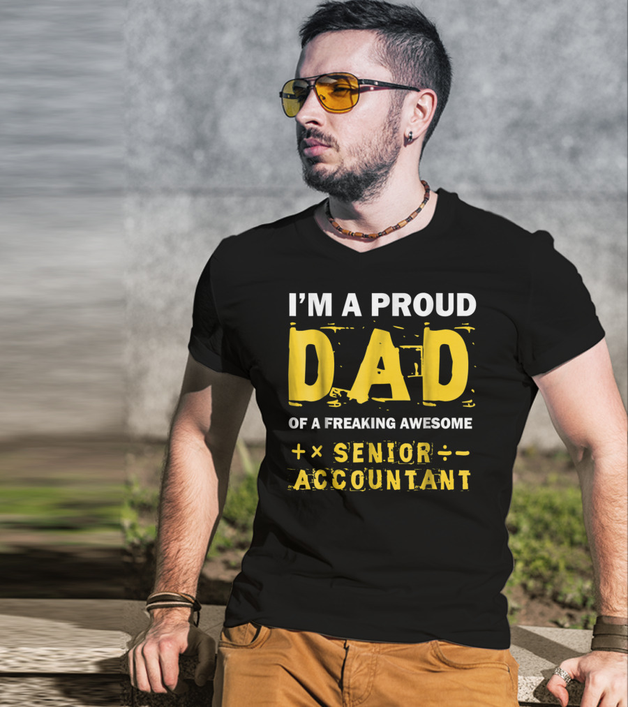 I'm A Proud Dad Of A Freaking Awesome Senior Accountant T-Shirt