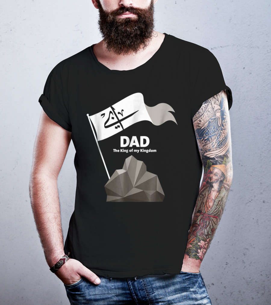 DAD The King Of My Kingdom Arabic Calligraphy Flag And Geometric Mountain T-Shirt