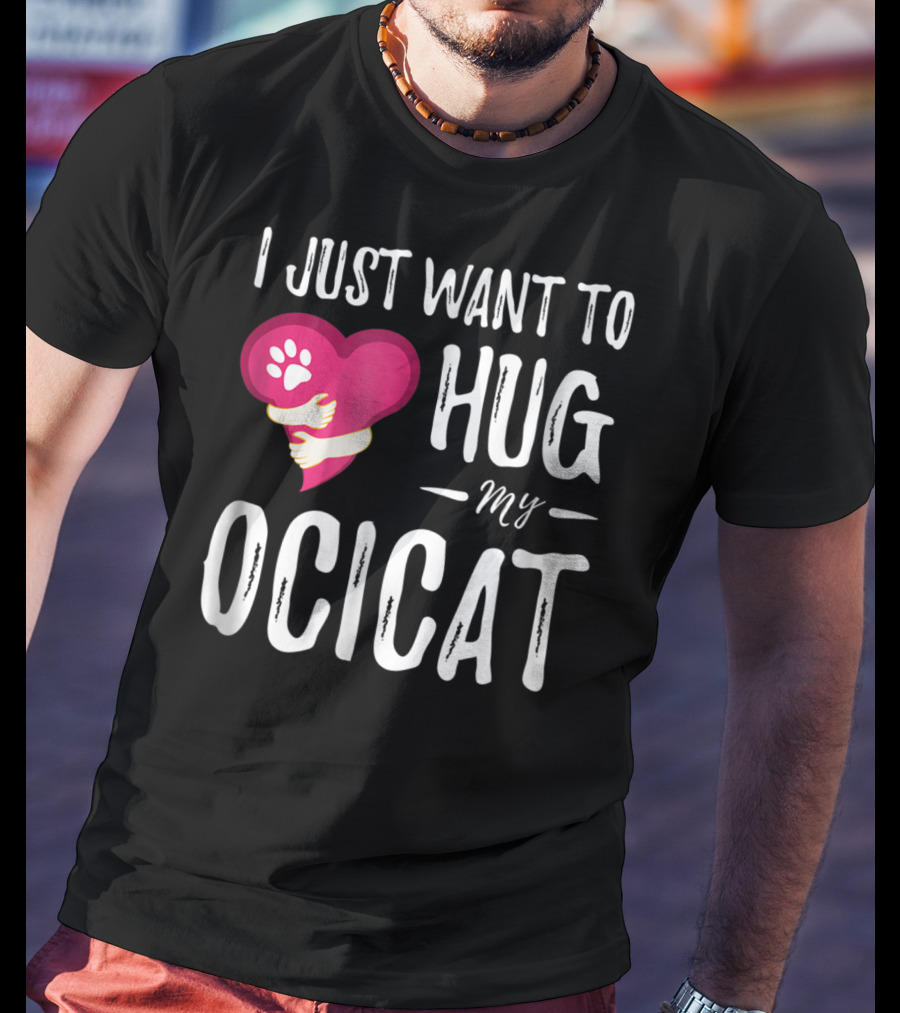 I Just Want To Hug My Ocicat Cat Lover Mom Hugging Idea92 T-Shirt