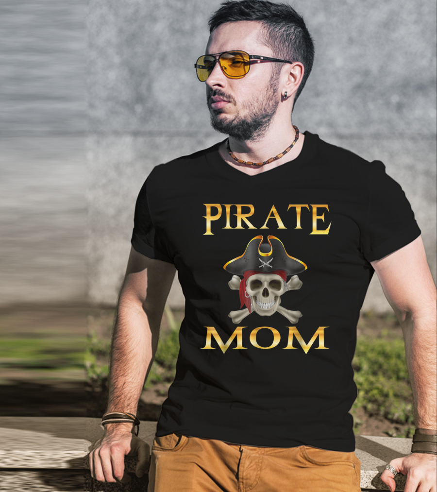 PIRATE MOM Jolly Roger Skull With Pirate Hat And Crossbones T-Shirt