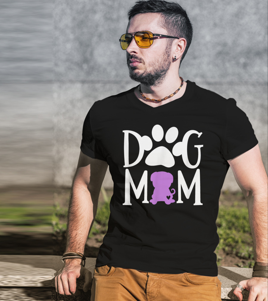 DOG MOM Paw Print Pug Silhouette Heart Dark92 T-Shirt