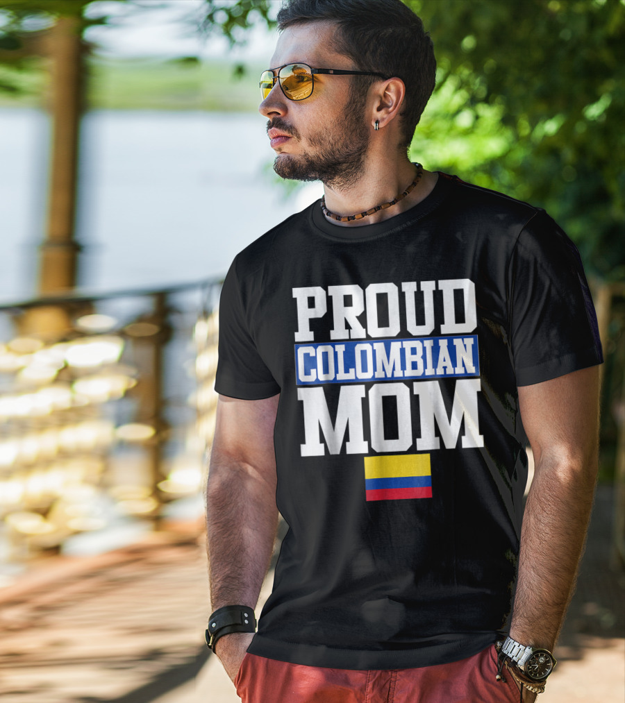 Proud Colombian Mom With Flag T-Shirt