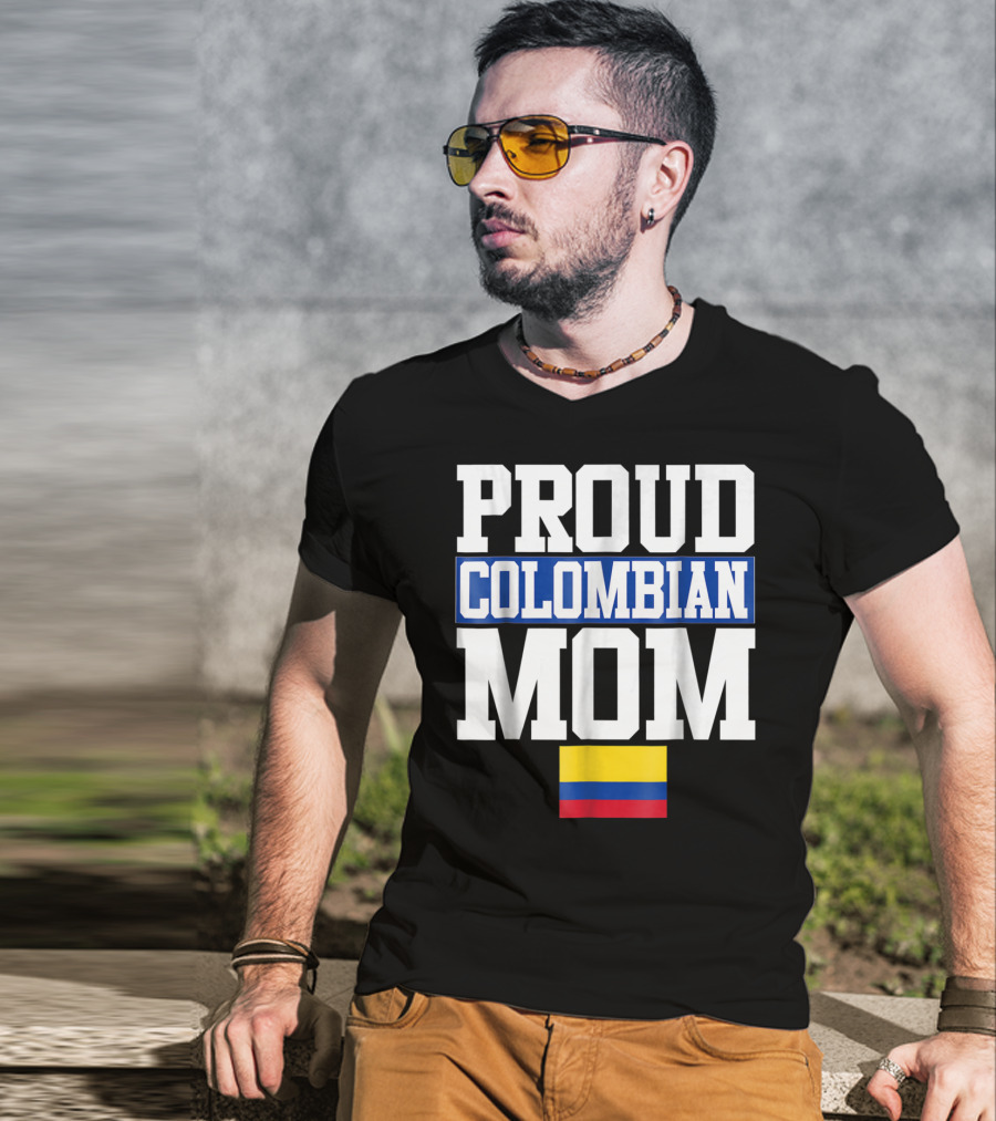 Proud Colombian Mom With Flag T-Shirt