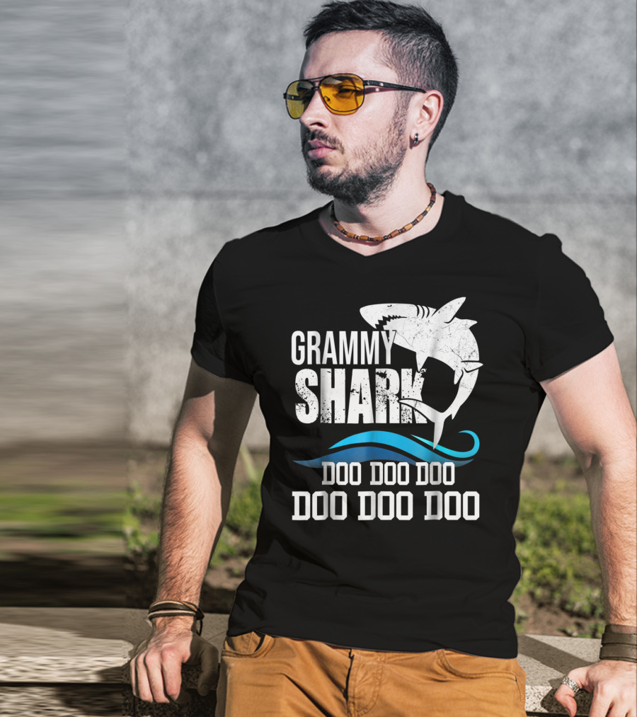 Grammy Shark Doo Doo Doo Mother Mom Grandma Halloween Christmas42 T-Shirt