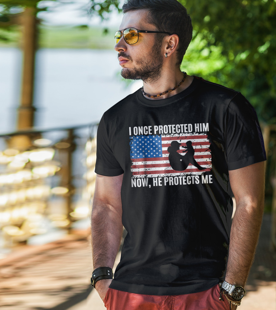 I Once Protected Him Now He Protects Me Proud Military MOM Patriotic American Flag T-Shirt