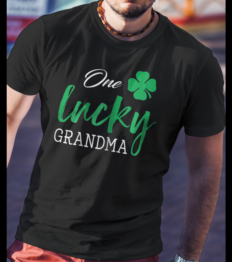 One Lucky Grandma Shamrock St Patrick's Day T-Shirt