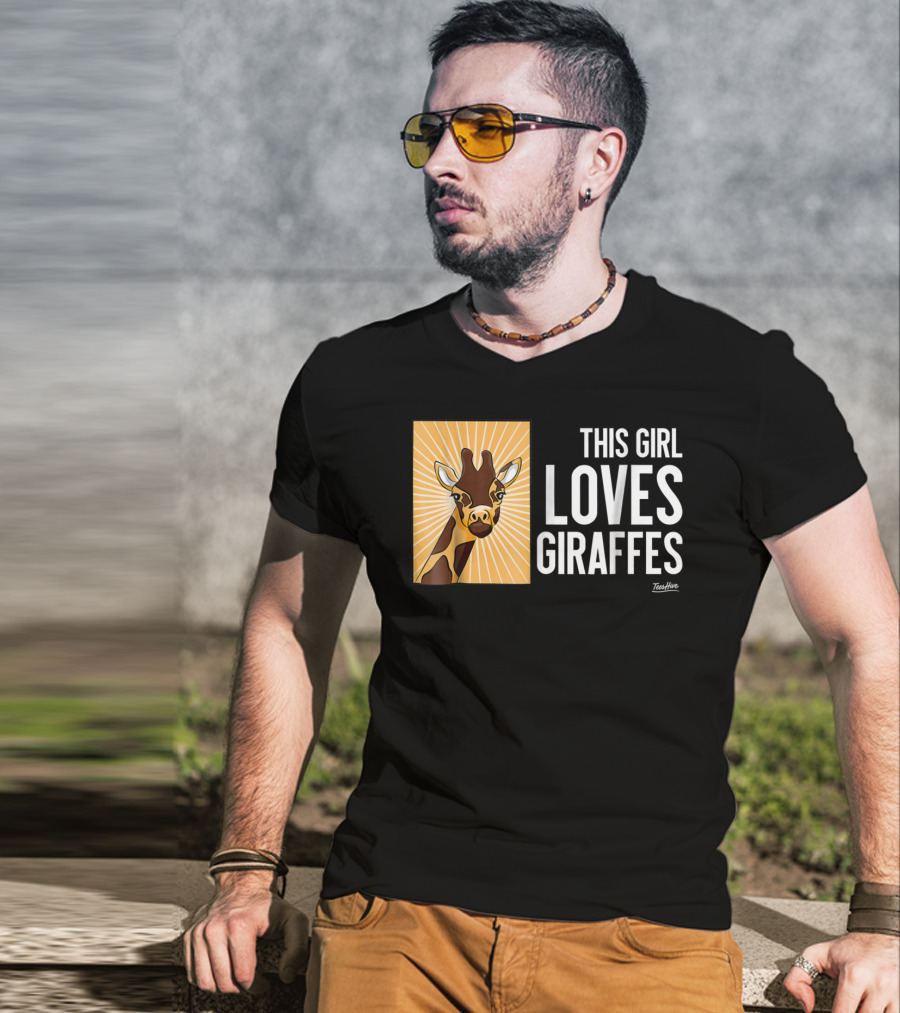 This Girl Loves Giraffes Funny Giraffe Lover TeeHut T-Shirt