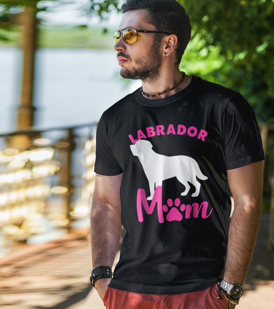 LABRADOR MOM T-Shirt