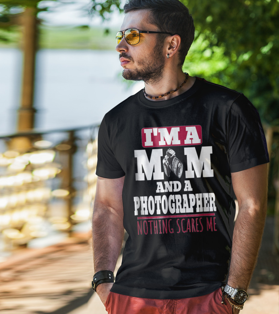 I'm A Mom And A Photographer Nothing Scares Me T-Shirt