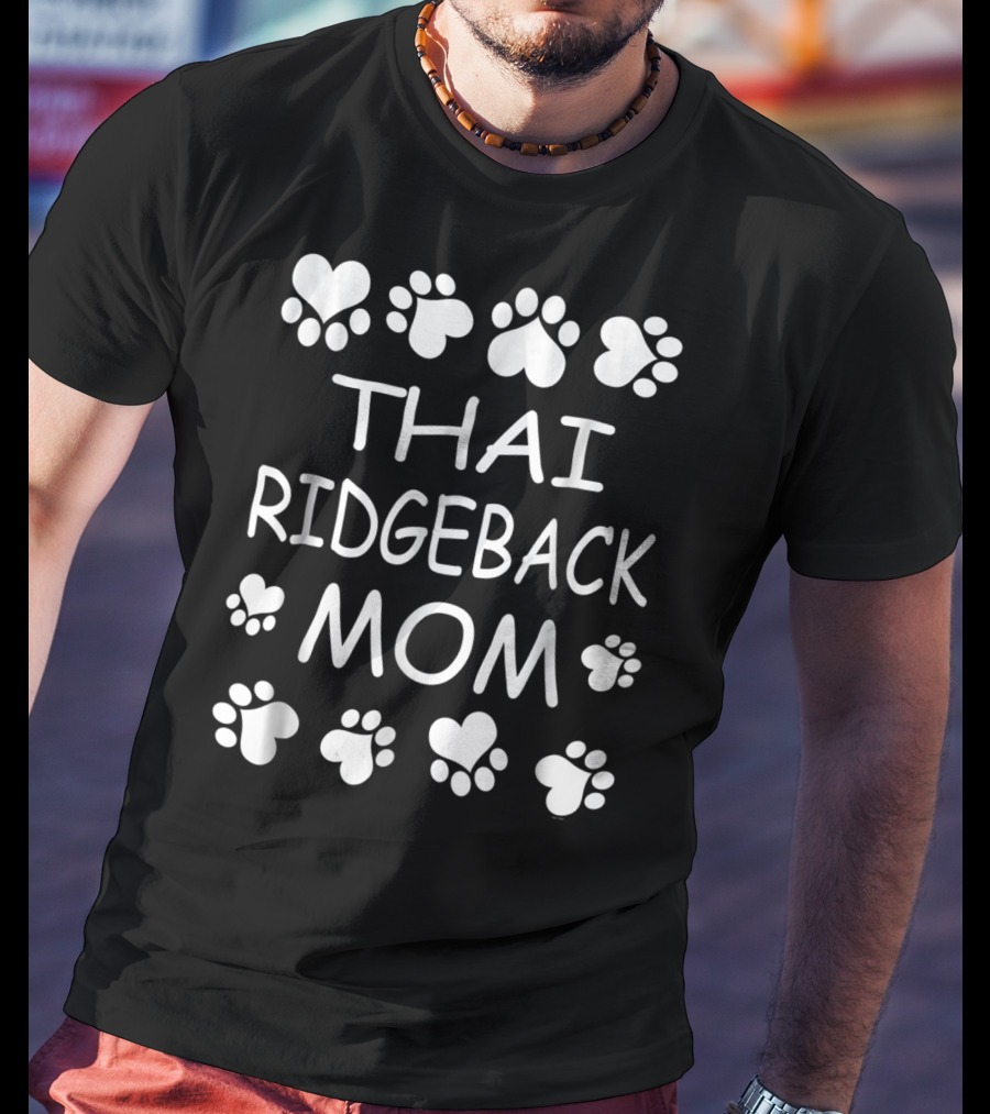 Thai Ridgeback Mom For Christmas Birthday With Paw And Heart Motifs T-Shirt