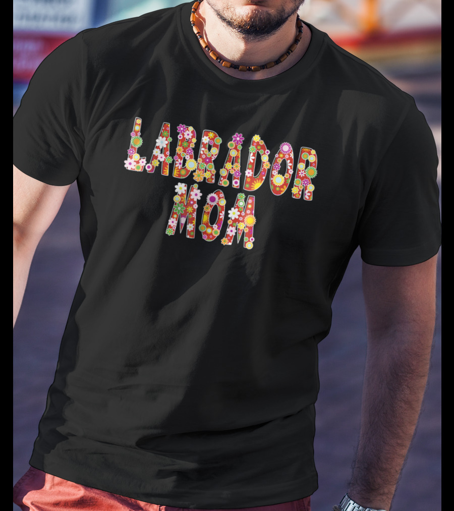 Labrador Mom Flower Decorated Text T-Shirt