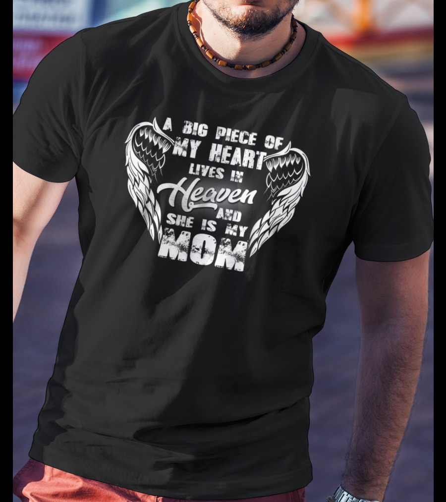 A Big Piece Of My Heart Lives In Heaven And She Is My Mom Angel Wings T-Shirt