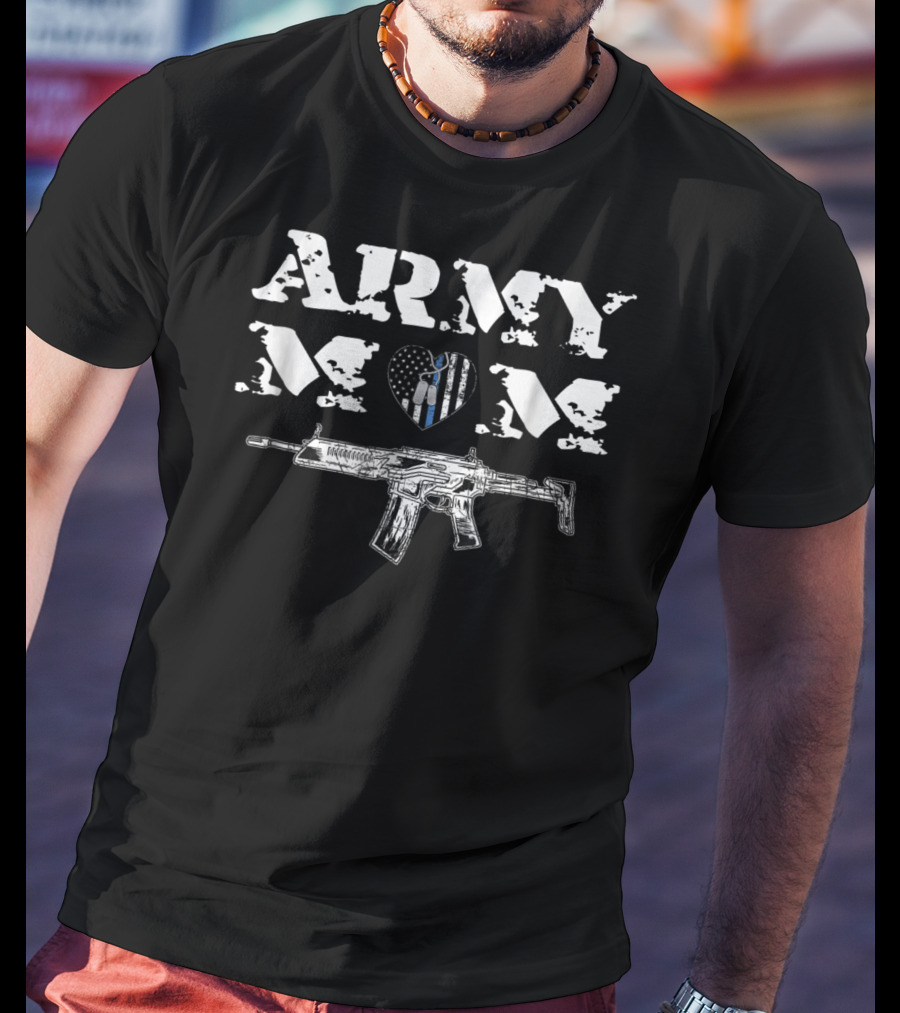 Army Mom Heart USA Flag Gun Design Women29 T-Shirt