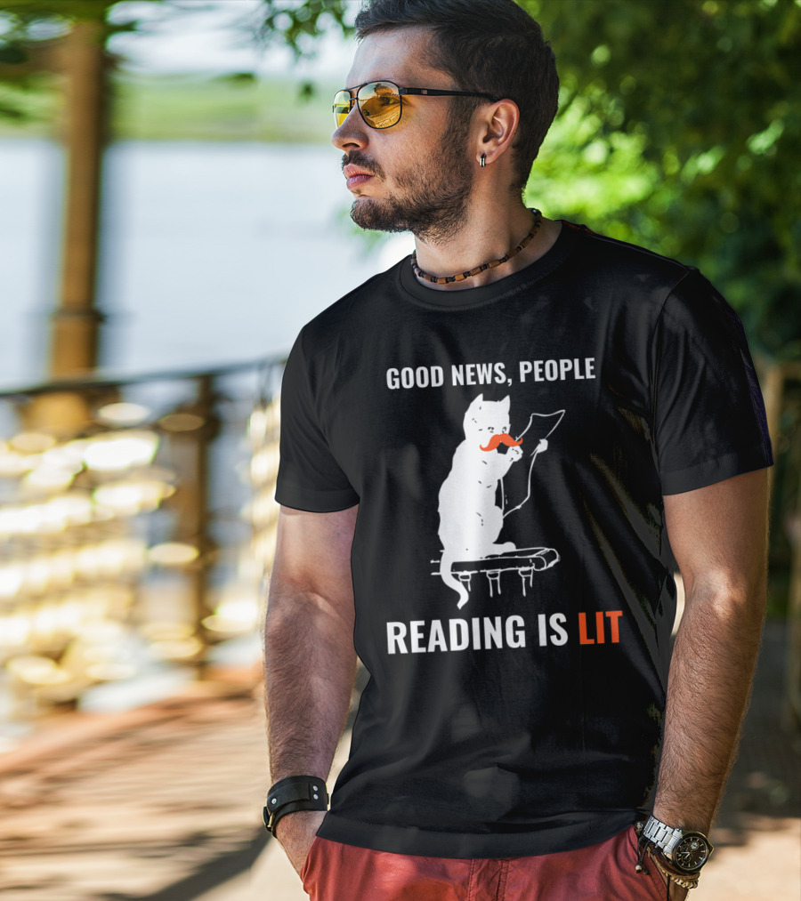 Good News People Cat Reading Is Lit Book Nerd Funny Cat Librarian Cat Mom28 T-Shirt