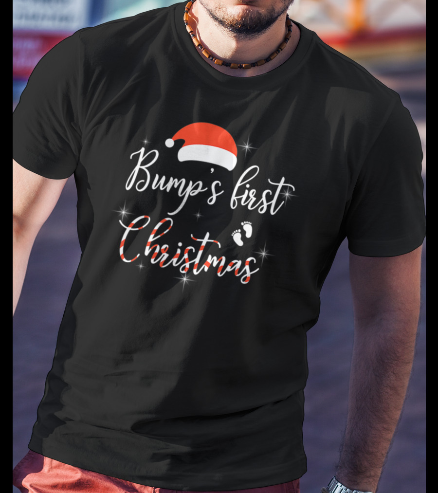 Bump's First Christmas Santa Hat Baby Feet Pregnant Mom Expecting Baby T-Shirt