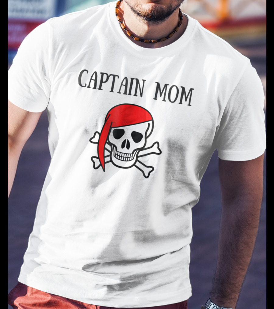 Captain Mom Pirate Skull Red Bandana Halloween Women T-Shirt