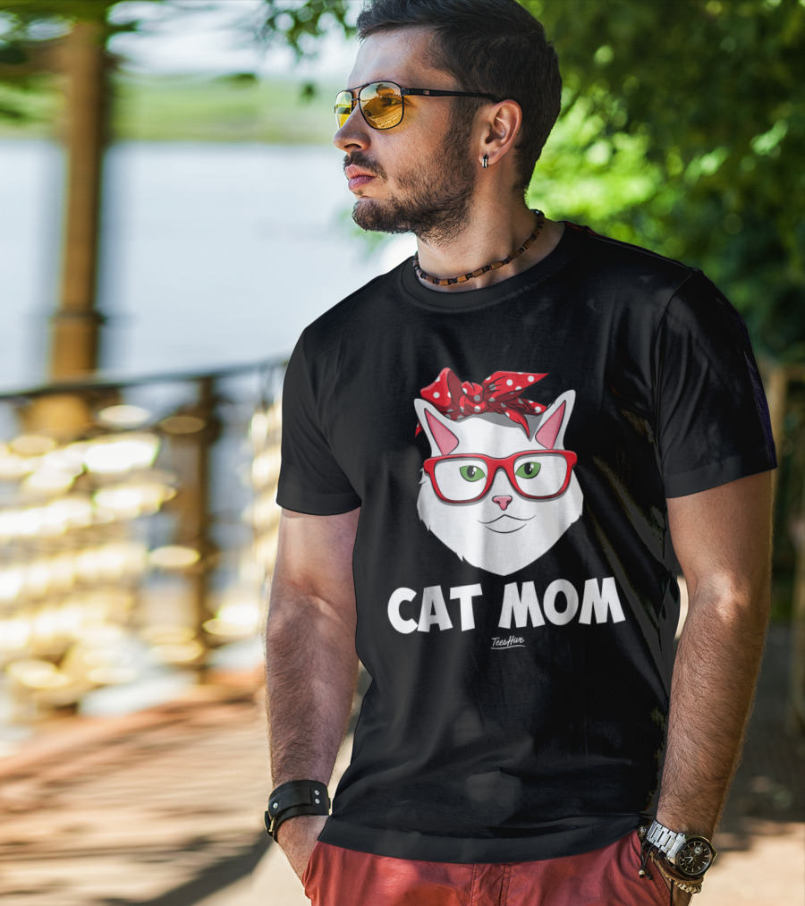 Cat Mom Funny Cat Lover With Glasses And Red Bow T-Shirt