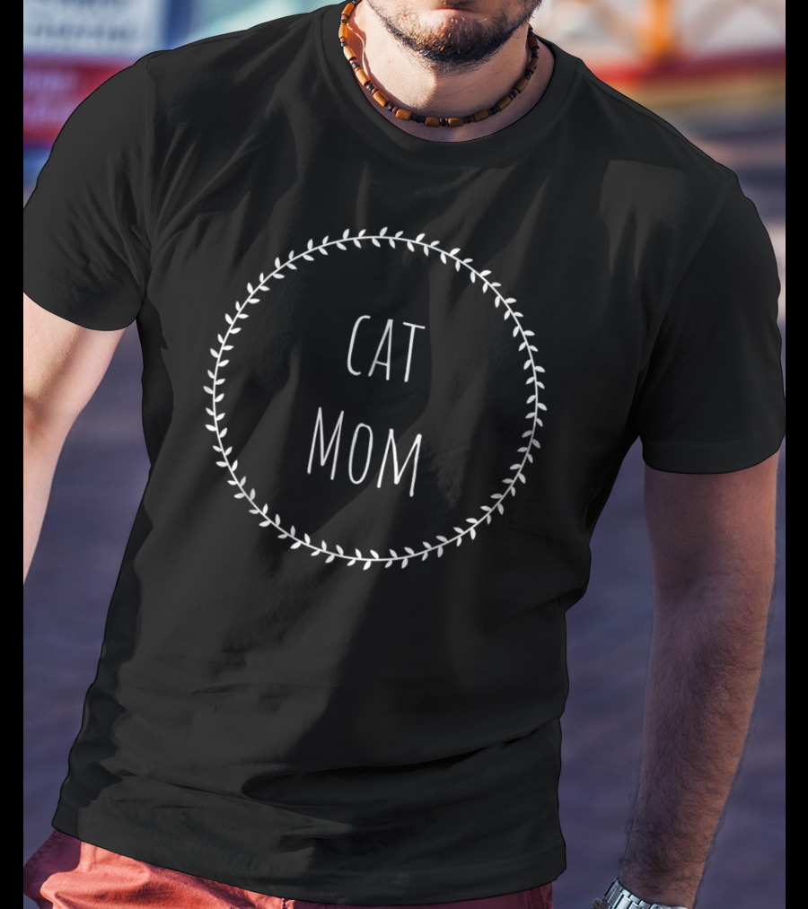 Cat Mom Laurel Wreath T-Shirt