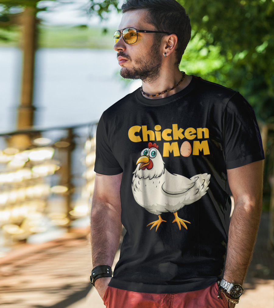 Chicken Mom Cute Cartoon Hen With Egg Lettering T-Shirt