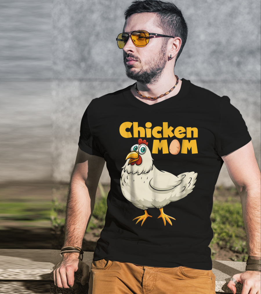 Chicken Mom Cute Cartoon Hen With Egg Lettering T-Shirt