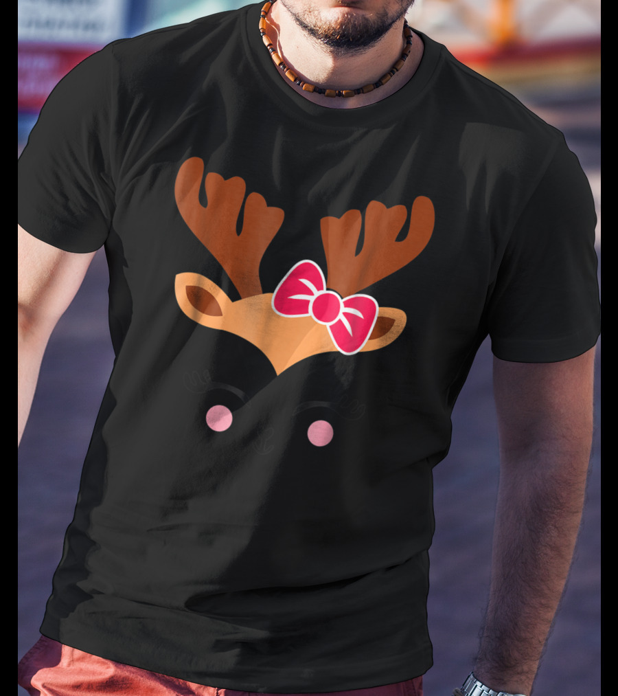 Cute Reindeer With Bow For Awesome Girlfriend Mom Daughter T-Shirt