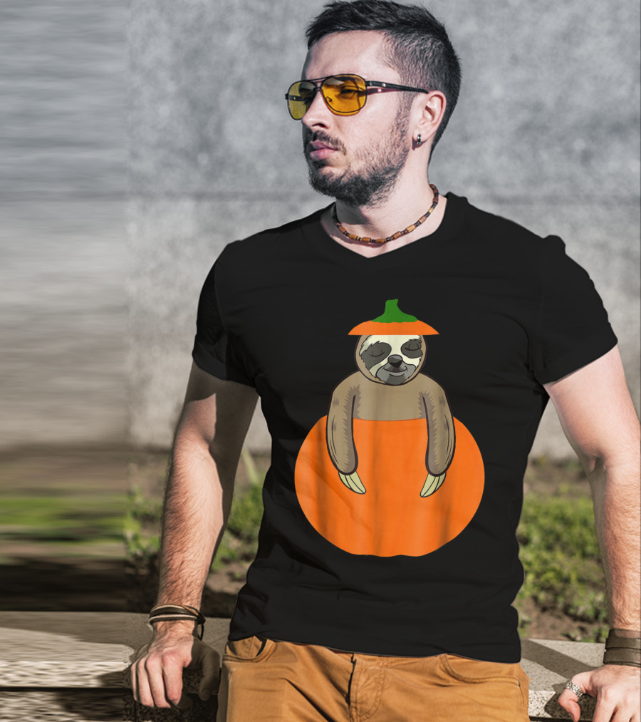 Cute Sloth Pumpkin Halloween Costume For Teacher Mom And Dad T-Shirt
