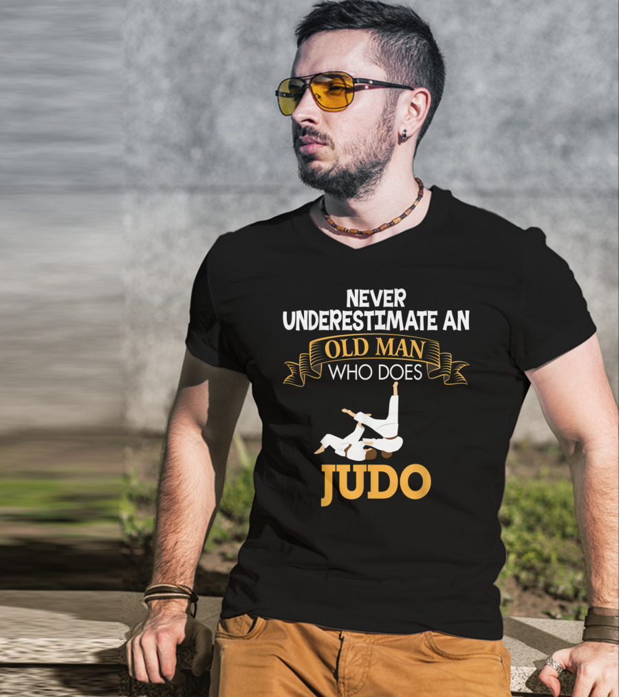Never Underestimate An Old Man Who Does Judo T-Shirt
