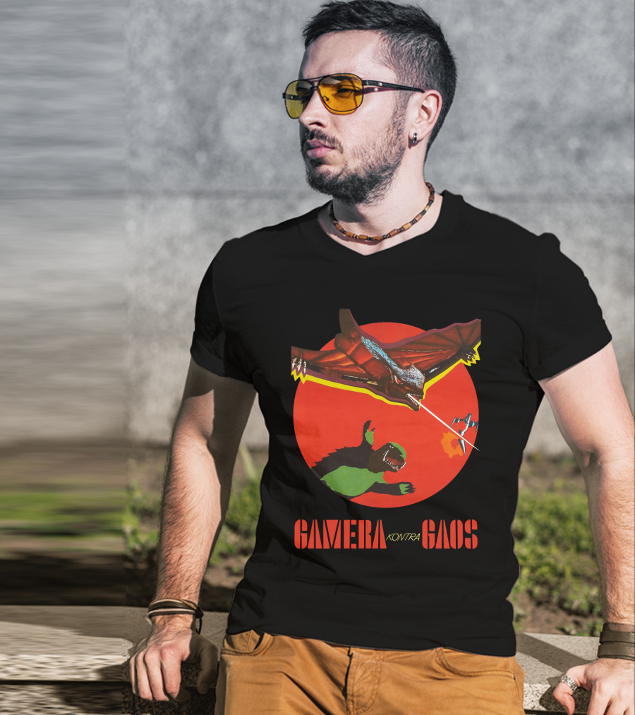 Gamera Kontra Gaos Retro Monster Battle Scene T-Shirt